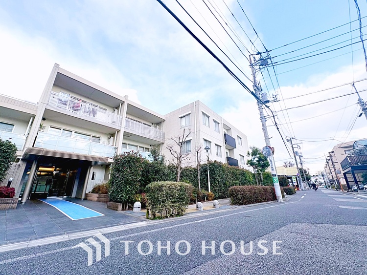 内装 家族や友人との団らんに最適なリビング。落ち着いた雰囲気でくつろぎの時間を過ごせます。