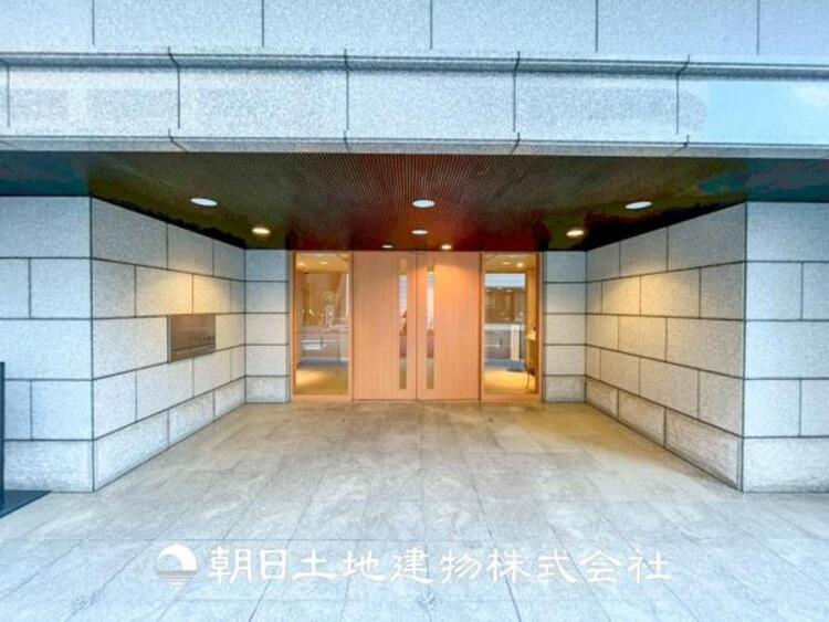 外観 【外観写真】表現された空間はたくさんの光を浴び、風を感じ、暮らしの時間を豊かにしてくれます。デザインされた空間と競い合うかのような充実した建物と共に大切な家族の思い出を刻んでいきます。