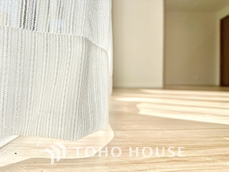 内装 【LIVING】◆扉を◆開くとこの景色。家族の”おかえり”の声が聞こえてきそう。