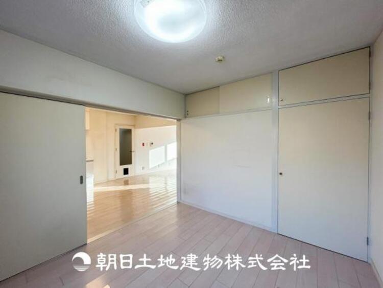 内装 【居室】設計者のセンスが求められる大切な空間だからこそ、落ち着いて過ごせる癒しと寛ぎの空間が欲しい。そんな願いを叶えました。