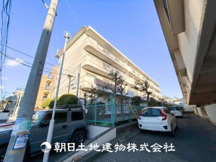 外観 【外観写真】家族の色を映し出す洗練された邸宅は、ずっと輝き続けながらいつしか街の風景に溶け込んでいきます。