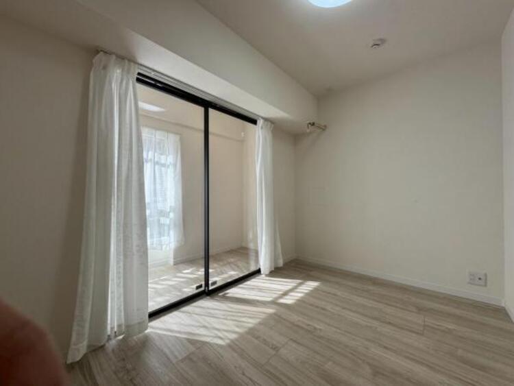 内装 自分の時間を充実させながら心豊かにできるプライベート空間！！穏やかな寛ぎを届ける仕様のゆとりある居室。個室のお部屋が欲しいという要望に応える設計で、過ごす時間が長くてもゆったり落ち着いて過ごせそう！！