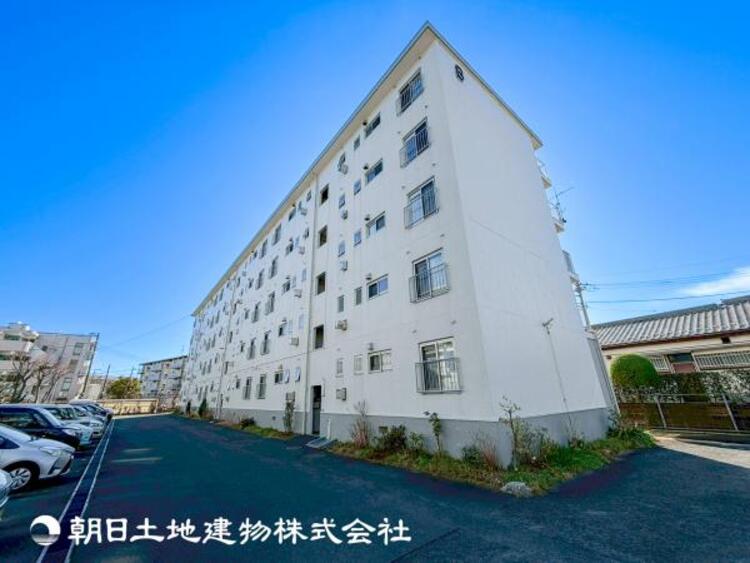 外観 【外観・立地】表現された空間はたくさんの光を浴び、風を感じ、暮らしを豊かにしてくれます。家族の思い出を刻んでいきます。