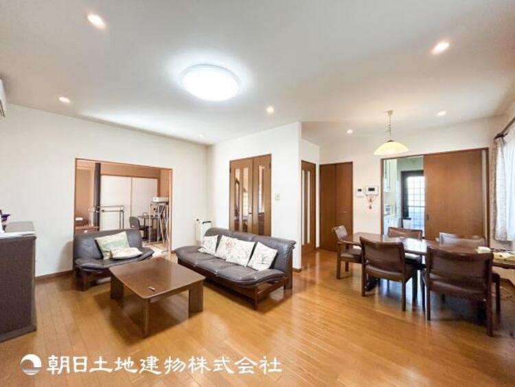 居間 【リビング】1日の中で最も長い時間を過ごすことになるリビングだからこそいつも笑顔があふれる空間であるように心掛けています