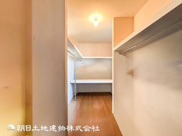 収納 【ウォークインクローゼット】大容量の収納スペースで住空間もスッキリ広々、よけいな荷物は閉まっちゃえばお片付けも楽々でいつも綺麗に整頓できます