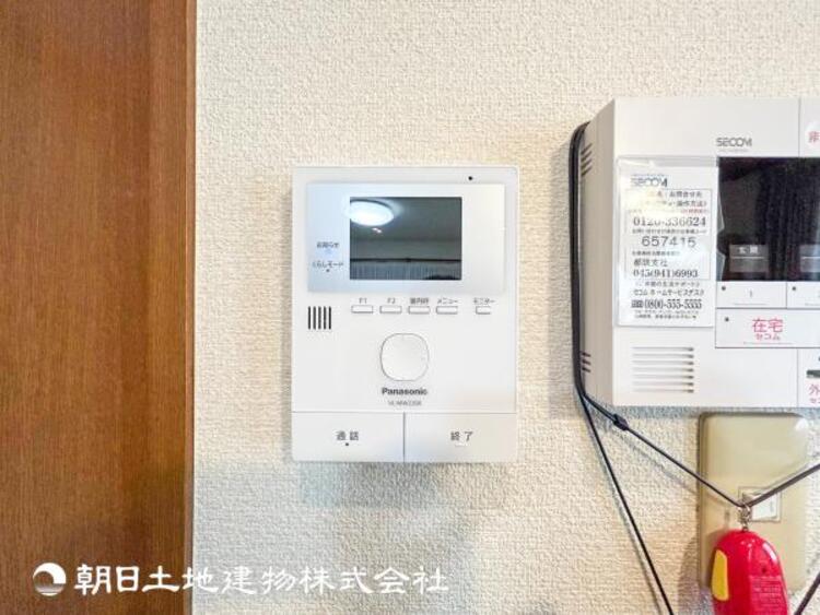 設備 【モニター付インターホン】お子様のお留守番にも安心なＴＶモニタ付インタホン。来客者を確認できる上に留守中の録画もできます