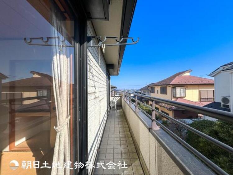 バルコニー 【バルコニー】日々の暮らしの中で当たり前のように光と風を演出してくれるバルコニー、開放的な空間を独占して癒されてください