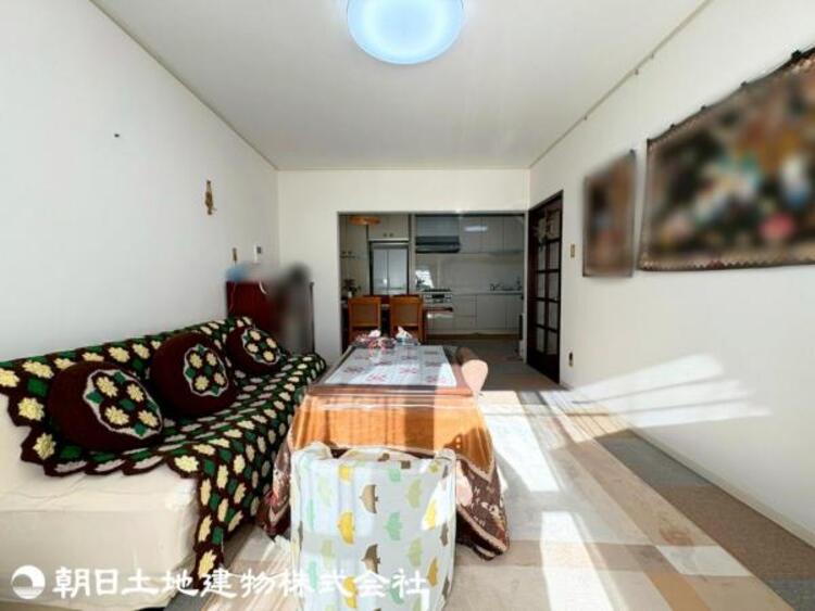 居間 1階角住戸なので、小さなお子様が居るご家庭も下階への生活音を気にせずのびのびお過ごしいただけます。