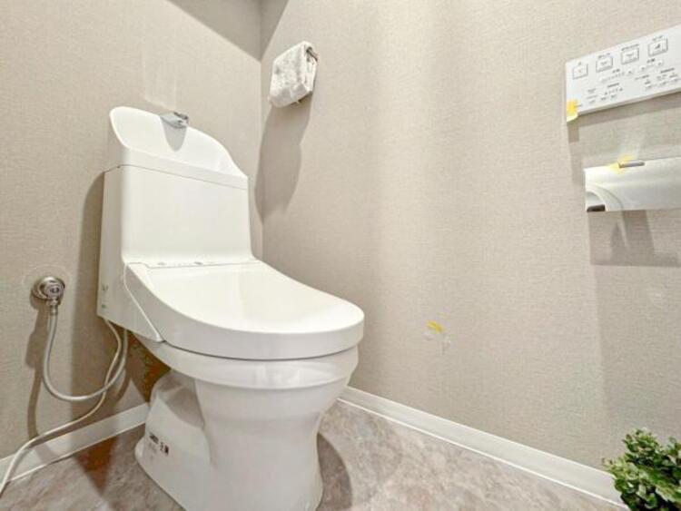 トイレ 【トイレ】ウォシュレット、保温機能付き便座など充実の設備です　お掃除がしやすくストレスフリー！！