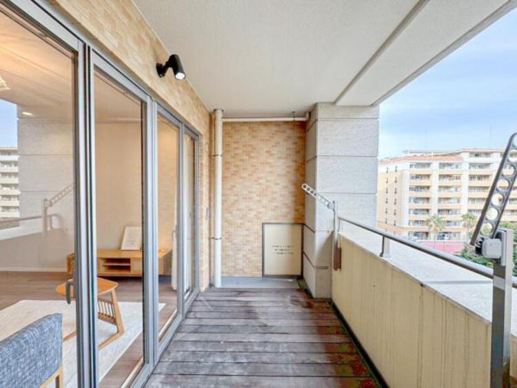 バルコニー 【バルコニー】太陽の光と爽やかな風でお洗濯物は気持ちいいです。