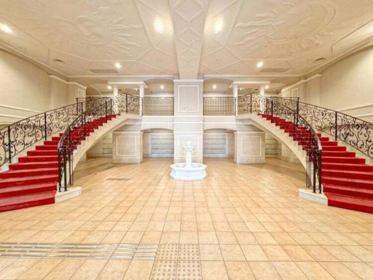 エントランス 【エントランス】重厚感の溢れるエントランスはマンションの顔！帰宅時、来客時に誇れる空間を演出します！