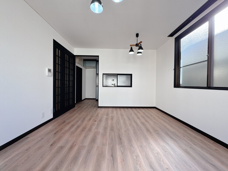 居間 忙しく過ぎゆく日常を置き去るほど、ゆったりした時間が流れるリビング。