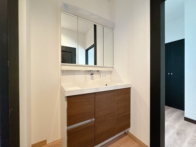 洗面 何かと物が増える場所だからこそ、スッキリと見映えの良い空間に。