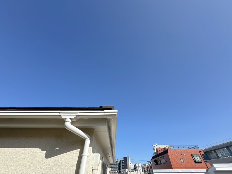 バルコニー 窓を開けると広がる青空。心をリフレッシュして日々を過ごしていきましょう。