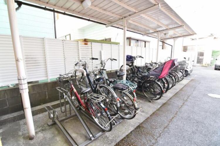 その他 管理の行き届いた駐輪場は屋根付きで雨の日も安心です。 