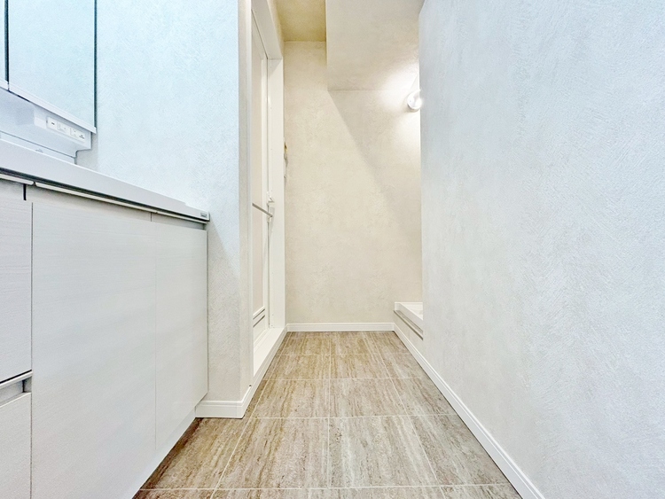 その他 十分な広さの脱衣所。