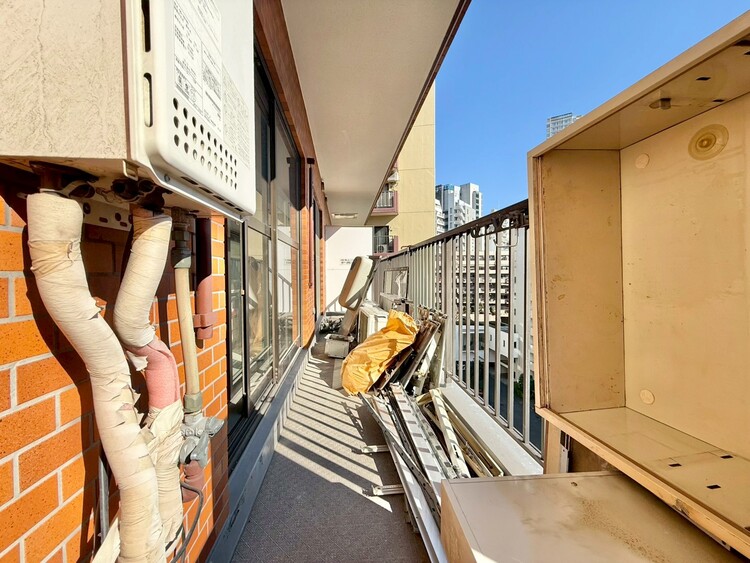 その他 朝の澄んだ空気や、夕方に吹く清々しい風を感じられるバルコニー。※内装リフォーム中です