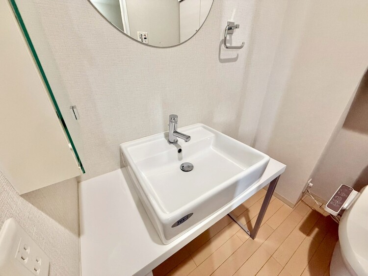 その他 清潔感を感じられる洗面化粧台。※内装リフォーム中です