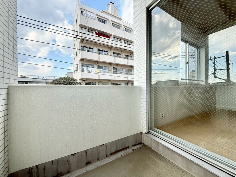 その他 朝の澄んだ空気や、夕方に吹く清々しい風を感じられるバルコニー。※内装リフォーム中です