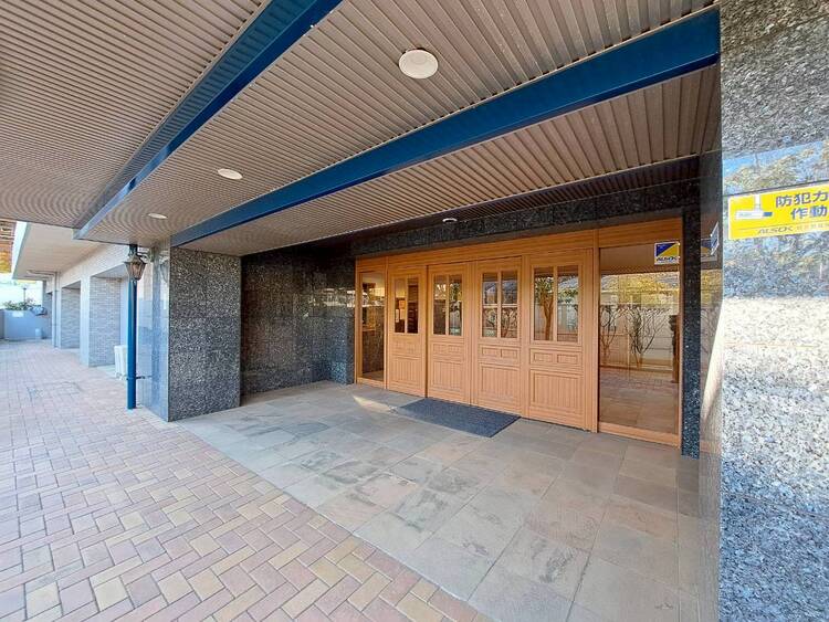 その他 上質感漂う玄関アプローチです。