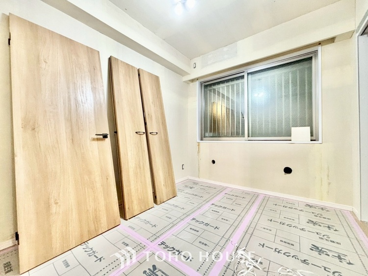 内装 ◆間接照明◆オレンジ色の光が僕達を大人な気分にさせる。静かで優しく語りかけるその光は、今日の終わりを告げてくれ、でも明日にはいい事が必ず来るよ。そんな囁きが聞こえてくる