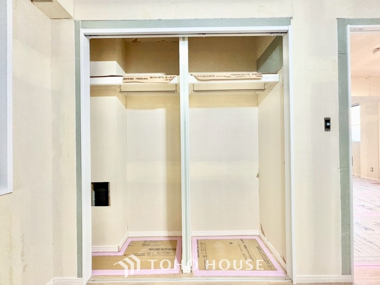 内装 ◆闇夜の輝き◆オレンジ色の光は大人になった今の僕にはわかる。1日の終わりを伝えに来たわけではなく、また明日が来る方へ導いてくれた事を。