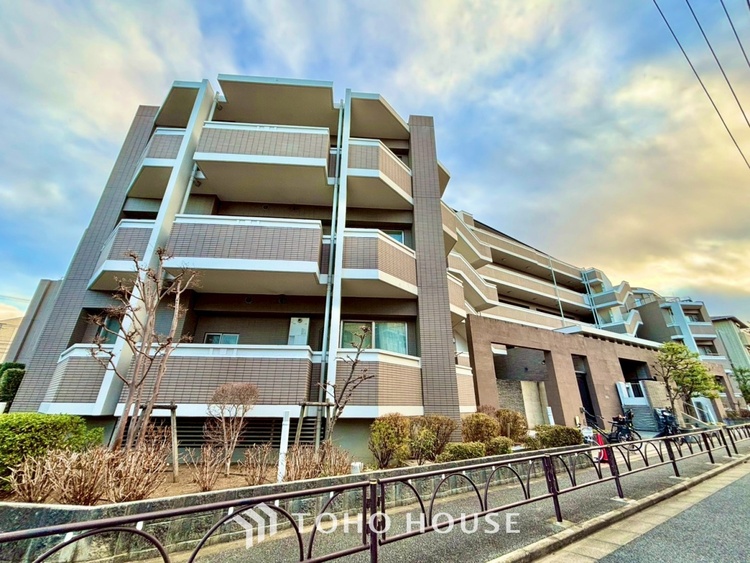 外観 ◆共有空間◆些細な事でほっぺを膨らまして怒る君。それでも僕達はこれからも一緒だよ。喧嘩をしても離れたくないから一つはさんだ同じ場所にいる。分かるよ。そこに君が