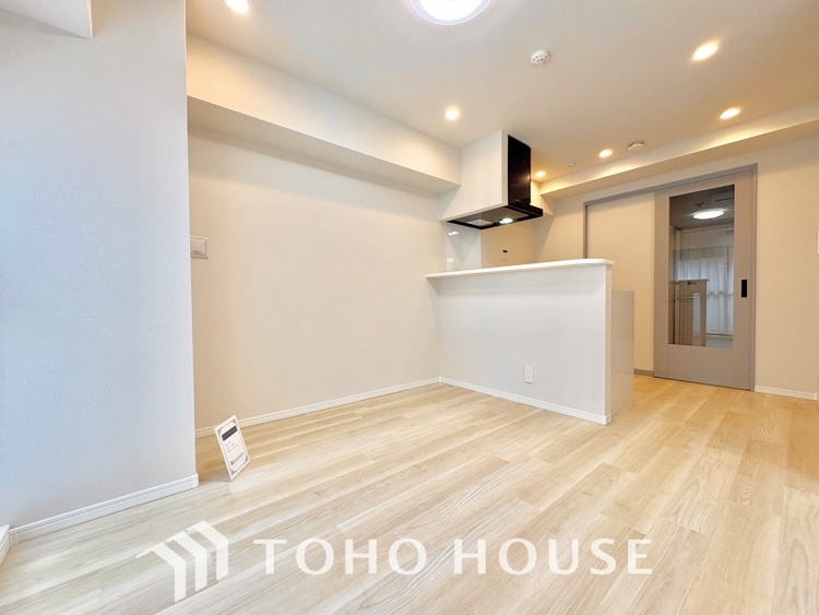 内装 叶えたかったのは落ち着きのあるナチュラルな風合い、そして開放感があるリビング。優雅な気分に浸れる幸せな時間を家族が自然と集まりたくなるこの空間で。