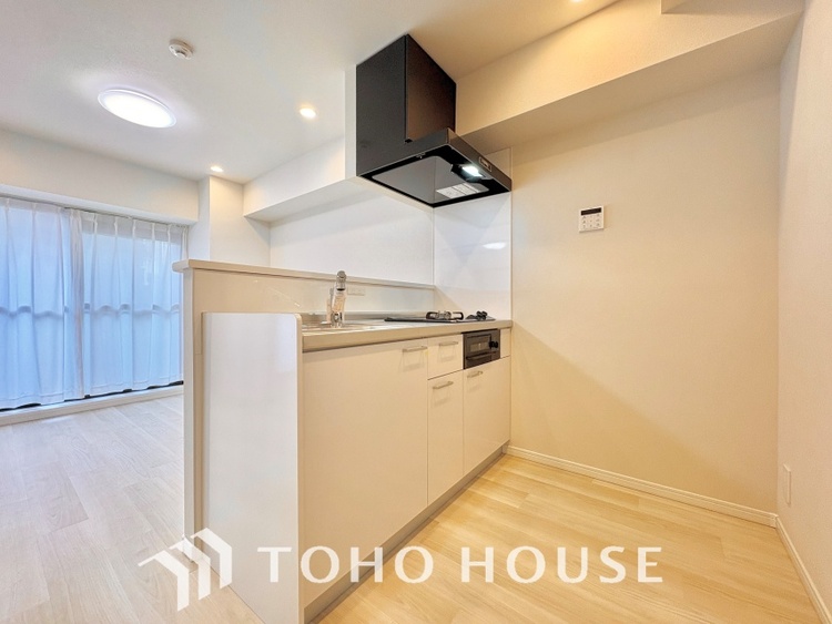 キッチン 手元の収納から、足元の収納までが全てスライド式で、奥のスペースまで有効に活用できます。奥まで上から見渡せるので、たまにしか使わない調理器具もサッと取出せます。