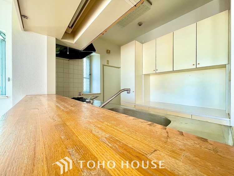 内装 【改装中】【LIVING】◆煌びやか◆愛おしい家族との団欒の時間をより一層幸せなものに感じさせる煌びやかなLDK。輝かしい毎日が待っています。