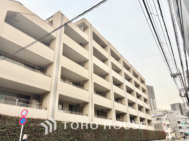 内装 麻布十番を10分で手中に収め、太陽の光を全室で独占するこの私邸は、日常を輝かせる人生の聖域です 。スーパー徒歩1分の奇跡が、あなたを「買い物」という労働から解放し、伝説の余白を創り出します 。