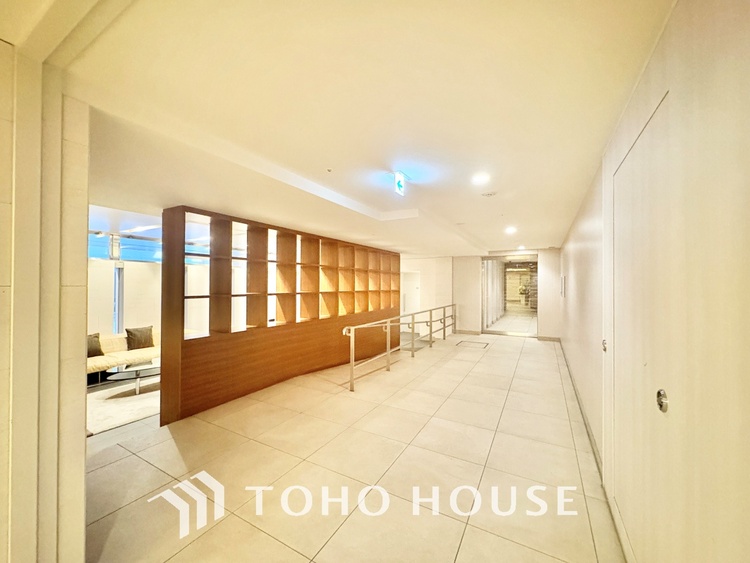 内装 麻布十番を10分で手中に収め、太陽の光を全室で独占するこの私邸は、日常を輝かせる人生の聖域です 。スーパー徒歩1分の奇跡が、あなたを「買い物」という労働から解放し、伝説の余白を創り出します 。