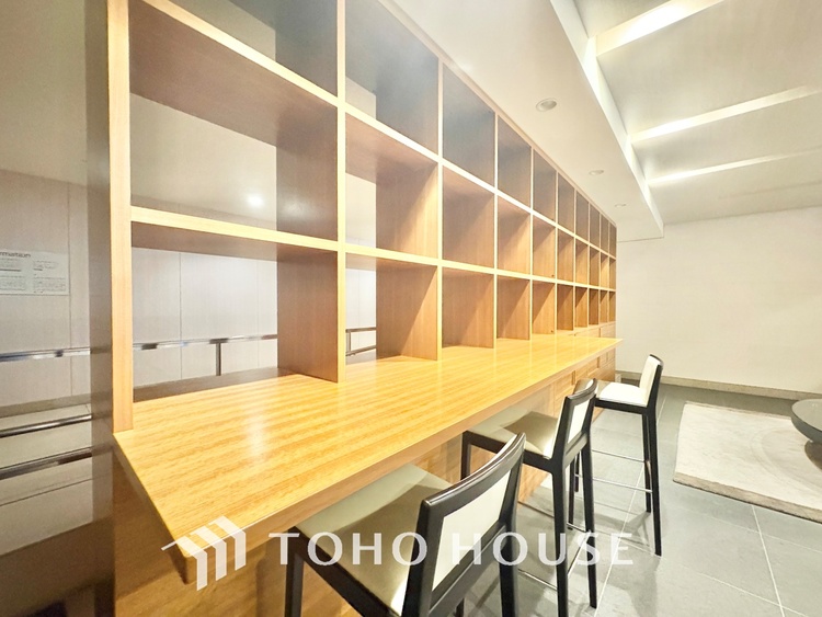 トイレ 麻布十番を10分で手中に収め、太陽の光を全室で独占するこの私邸は、日常を輝かせる人生の聖域です 。スーパー徒歩1分の奇跡が、あなたを「買い物」という労働から解放し、伝説の余白を創り出します 。