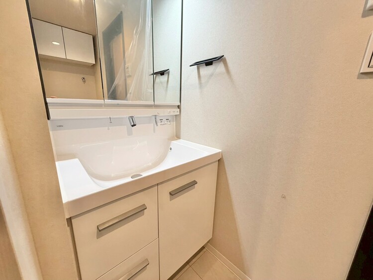 その他 清潔感を感じられる洗面化粧台。