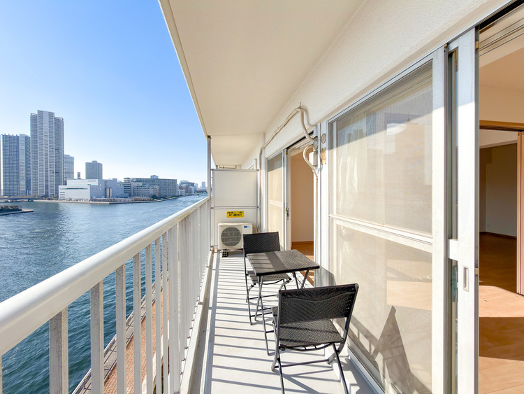 その他 朝の澄んだ空気や、夕方に吹く清々しい風を感じられるバルコニー。