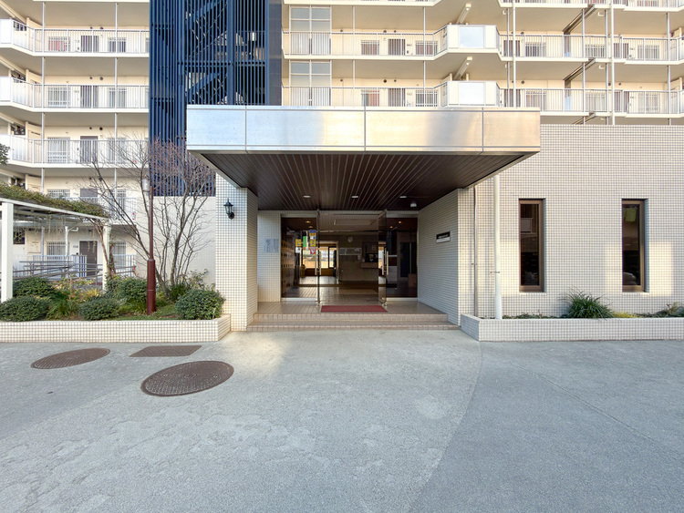 その他 上質感漂う玄関アプローチです。