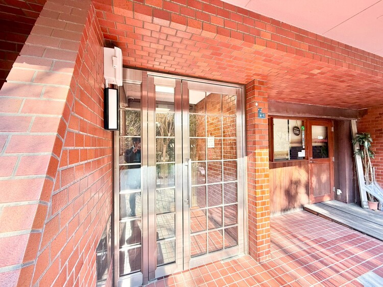 その他 上質感漂う玄関アプローチです。