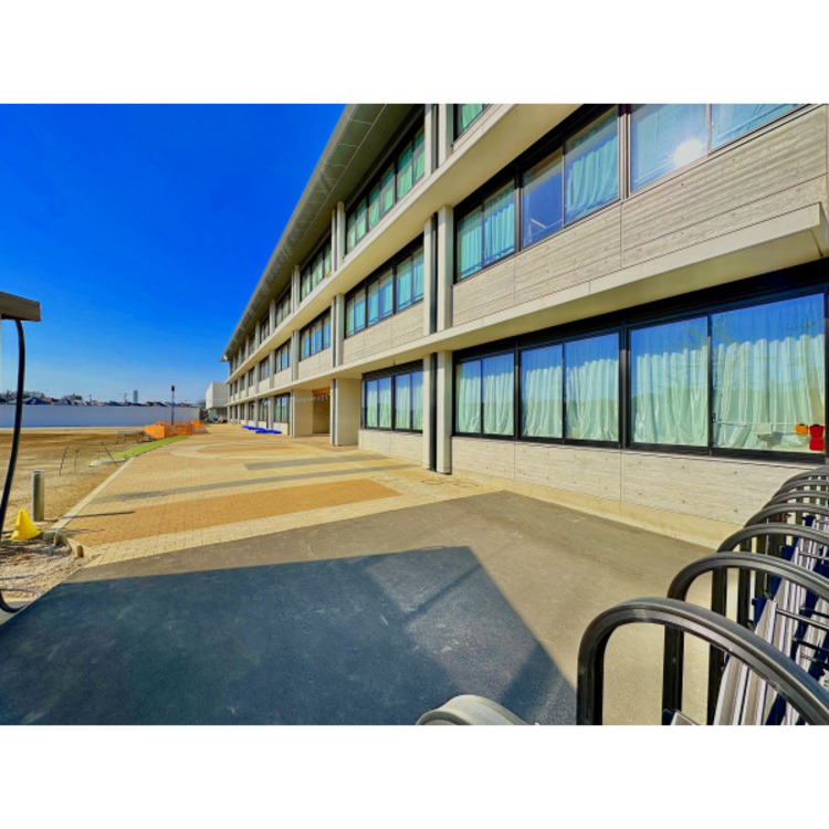 周辺 第六小学校(約870m)