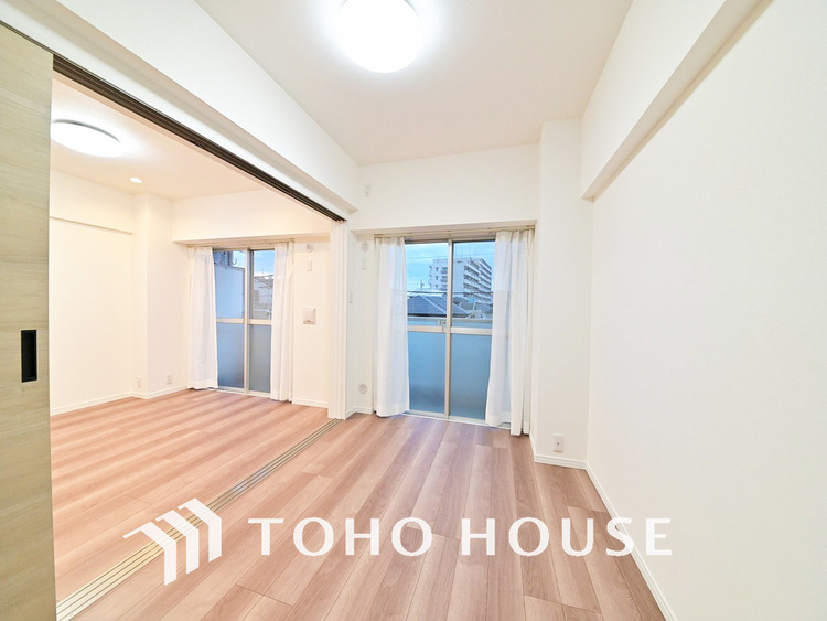 内装 シンプルですっきりとした室内は飽きのこない居心地の良い雰囲気です