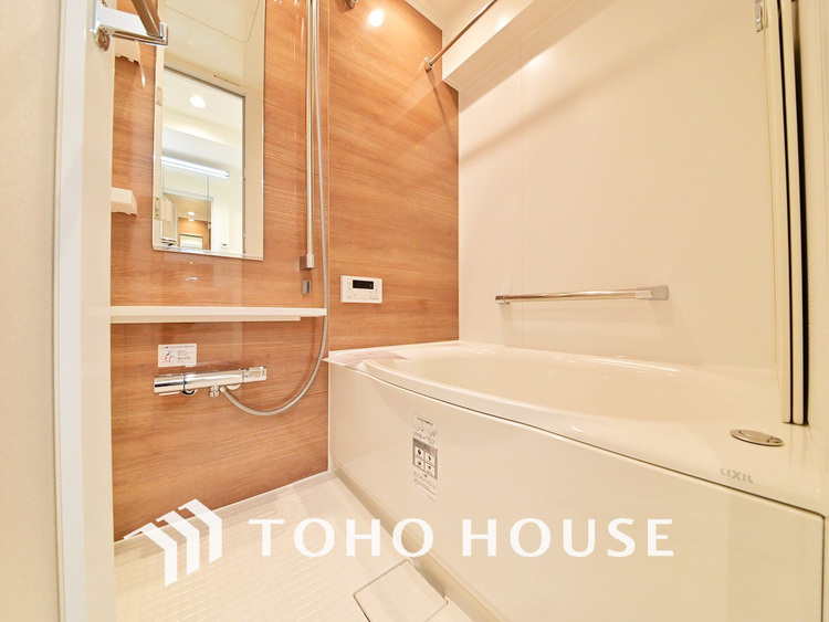 風呂 一日の疲れを癒すバスルームは、心地よいリラックスを叶える清潔感溢れる空間