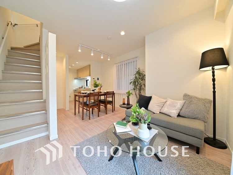 内装 広がりのある住空間、家族が集まるリビング・ダイニング