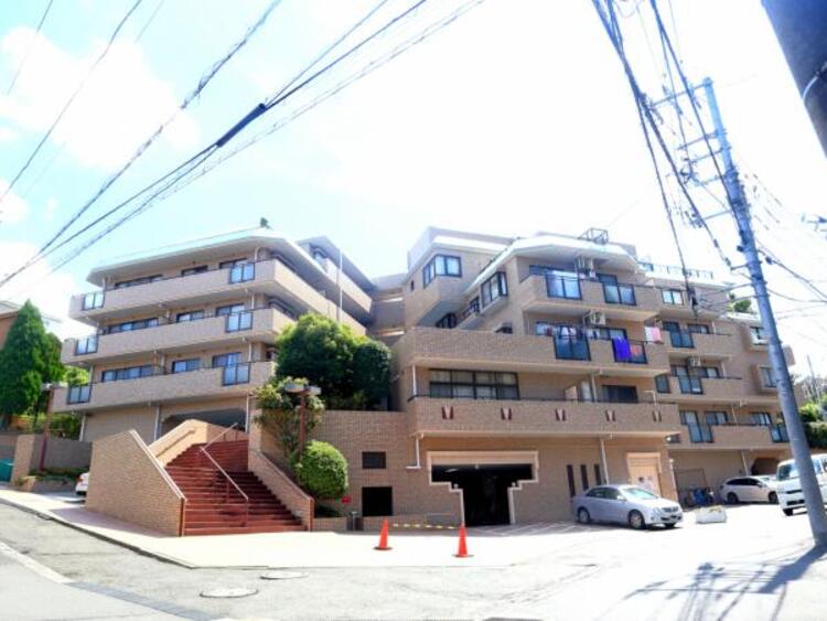 外観 駅徒歩12分　近くにはお買い物に便利なコンビニやスーパーがそろっていて、生活しやすい環境になっています♪