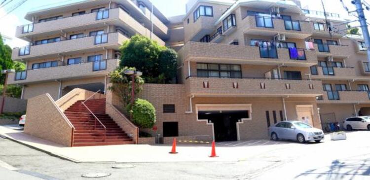 駐車場 敷地内に設けられた駐車スペース。