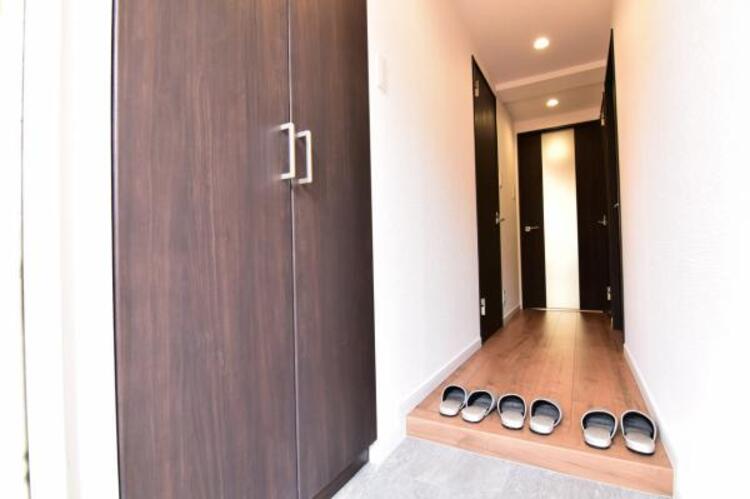 その他 雑多な玄関ではなくスッキリ空間としてお家の顔になるよう設計いたしました。