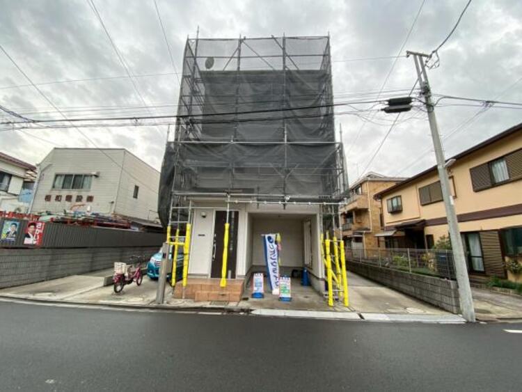 外観 幅員のある道路で、車の出入りもスムーズに行えます。