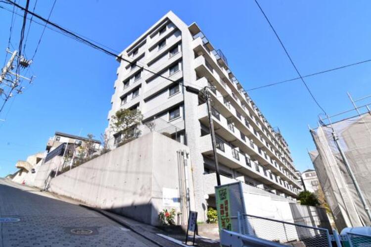 外観 凛とした落ち着いた佇まいの邸宅。お友達などが遊びに来た時も自慢したくなる外観デザインです。