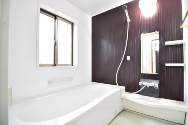 風呂 高級感を演出する内装の浴室は、心休まるくつろぎのスペースにも癒しのスペースにもなる空間です。