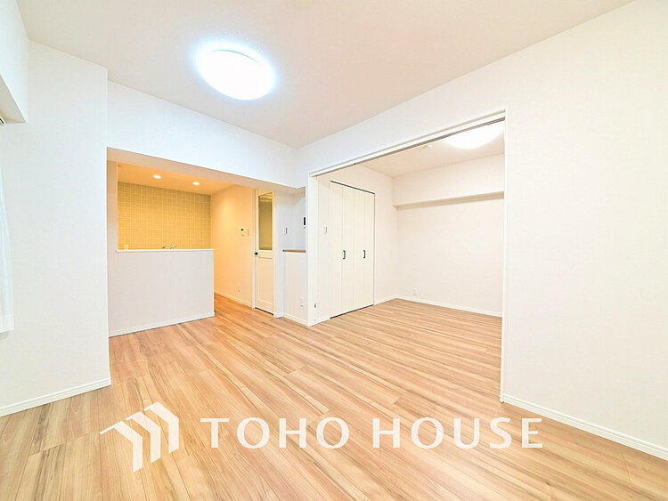 内装 広がりのある住空間、家族が集まるリビング・ダイニング