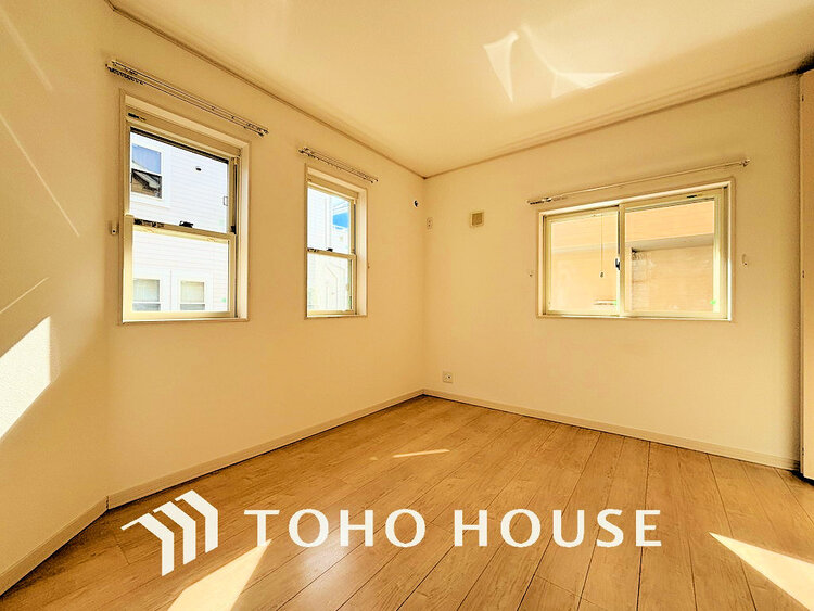 内装 採光もある洋室は、くつろぎのひと時を過ごすのにぴったり