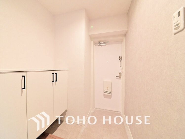 玄関 落ち着いた雰囲気の玄関、家族の帰りを暖かく迎えてくれます